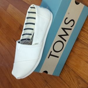 Toms